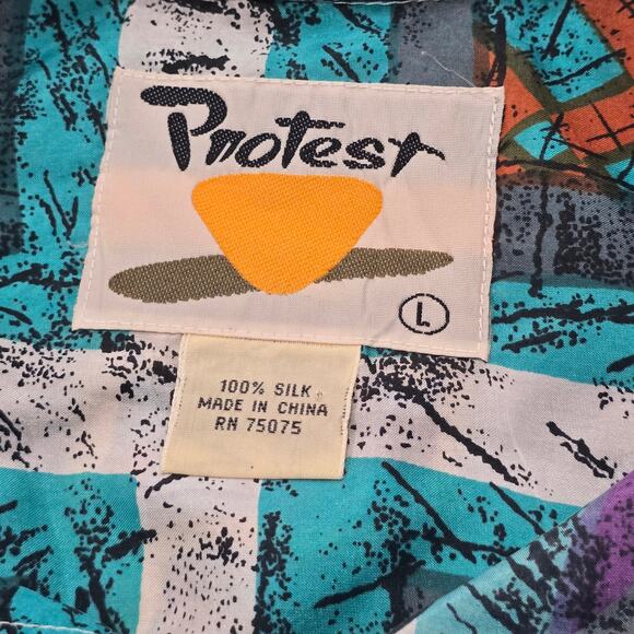 Retro Protest Abstract Design 100% Silk Multi Color Button Up Short Sleeve Shirt - Picture 3 of 6